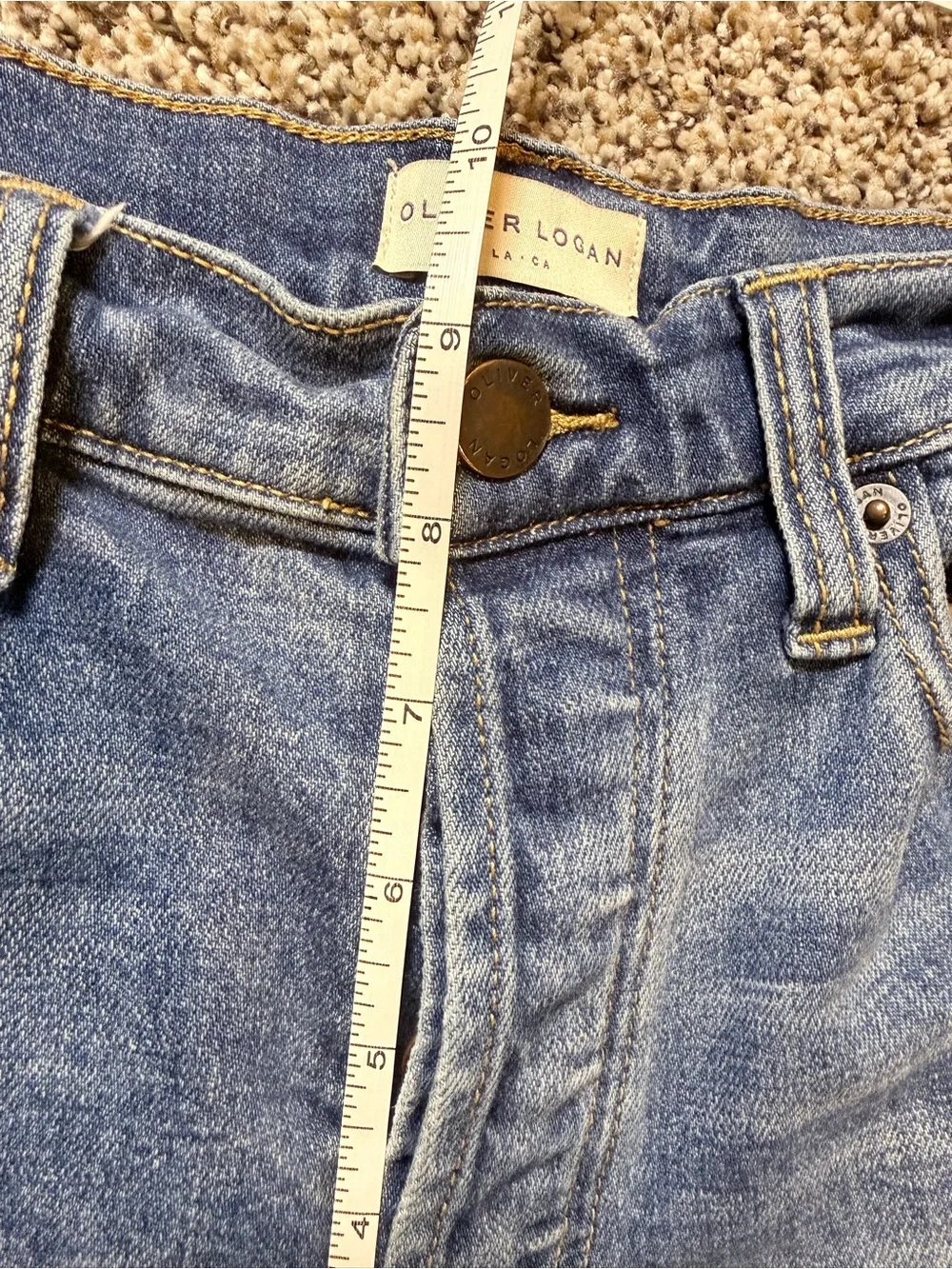 Boyfriend Jeans in Light Blue with Knee Rips